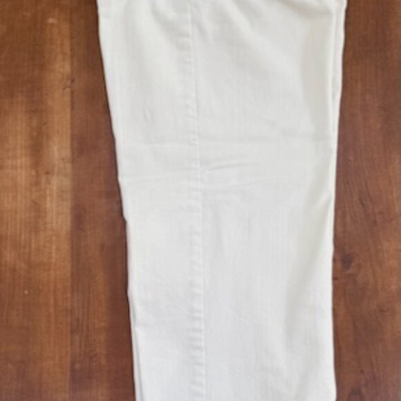 Ann Taylor Women's Cropped White Jeans, size 10 - Picture 12 of 12